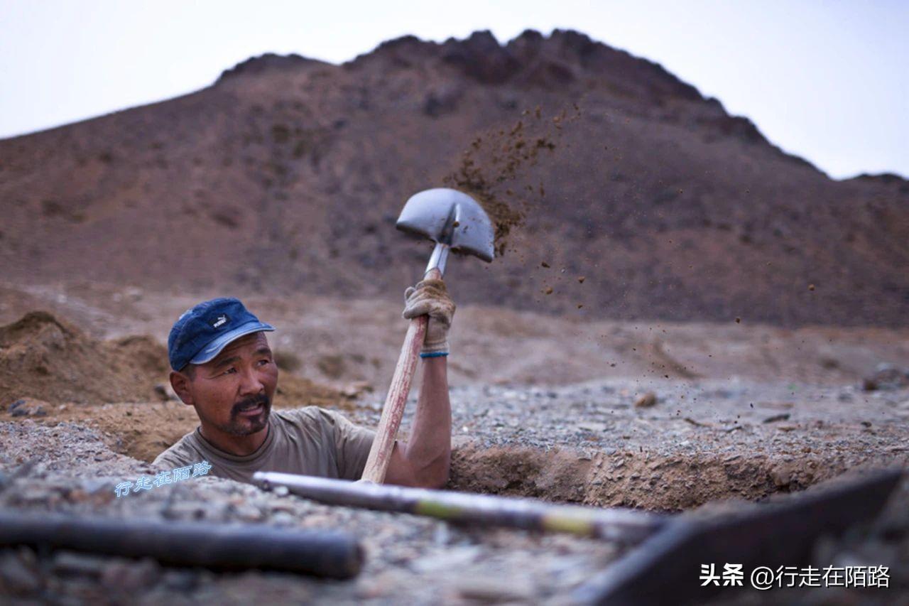 金矿工资有一万多吗（蒙古黑矿工：十万牧民放弃游牧，挖矿12小时日入60元）-第20张图片-拓城游