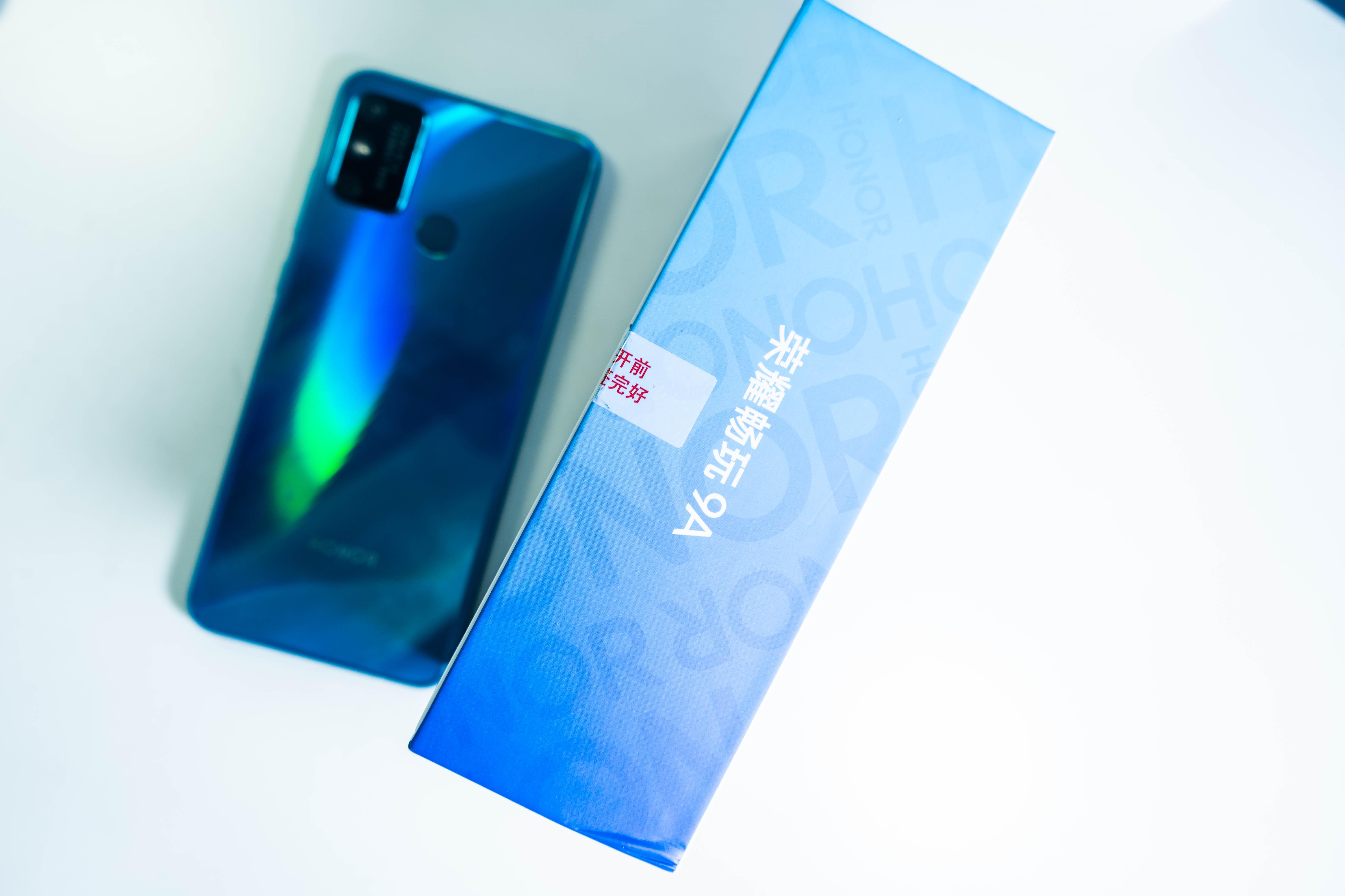 honor9a是什么手机（荣耀9A首发开箱 |堪比充电宝的5000毫安的续航怪兽！）-第4张图片-拓城游