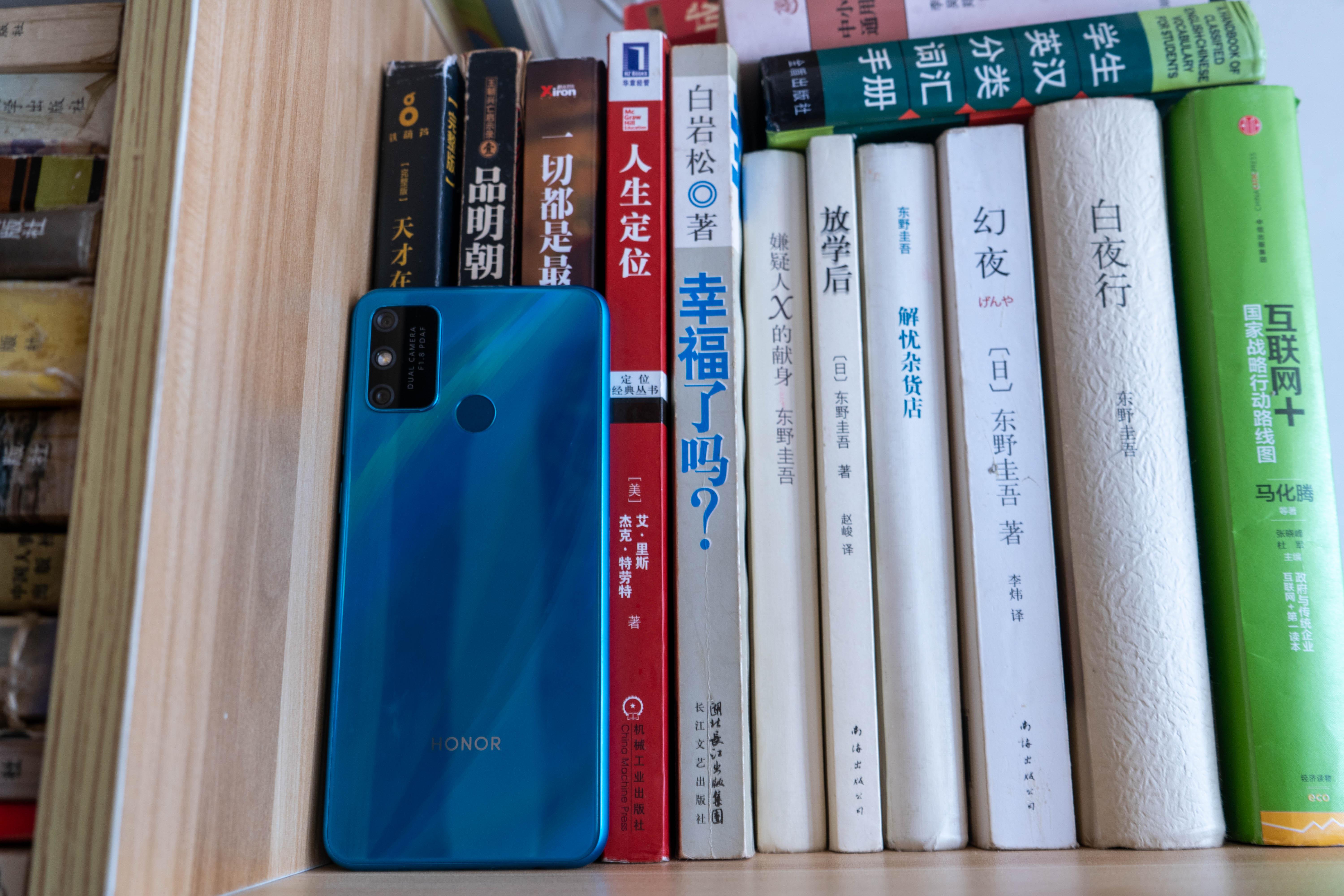 honor9a是什么手机（荣耀9A首发开箱 |堪比充电宝的5000毫安的续航怪兽！）-第8张图片-拓城游