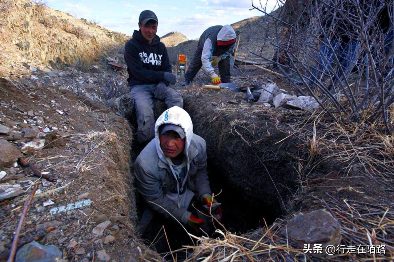 金矿工资有一万多吗（蒙古黑矿工：十万牧民放弃游牧，挖矿12小时日入60元）-第27张图片-拓城游