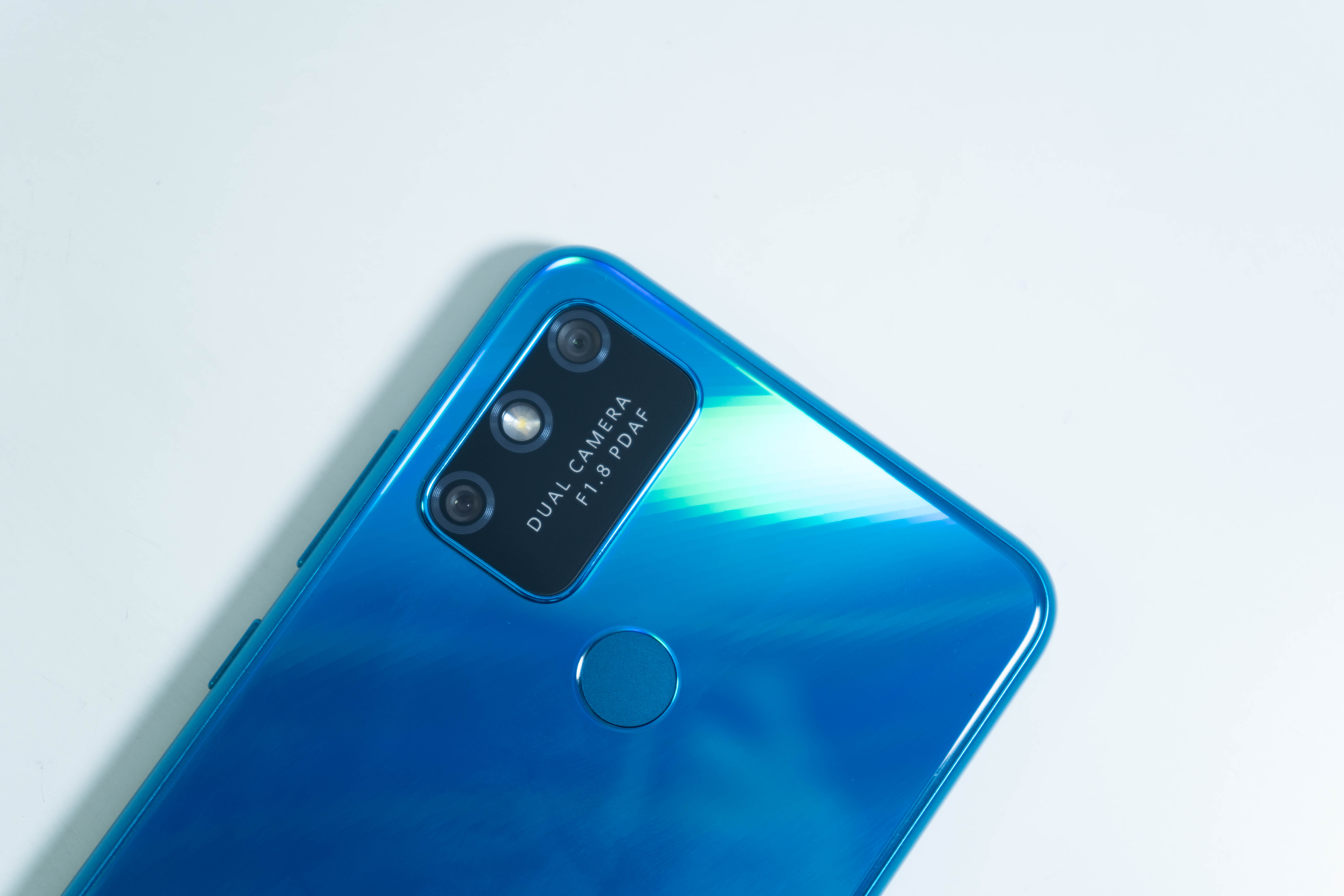 honor9a是什么手机（荣耀9A首发开箱 |堪比充电宝的5000毫安的续航怪兽！）-第10张图片-拓城游