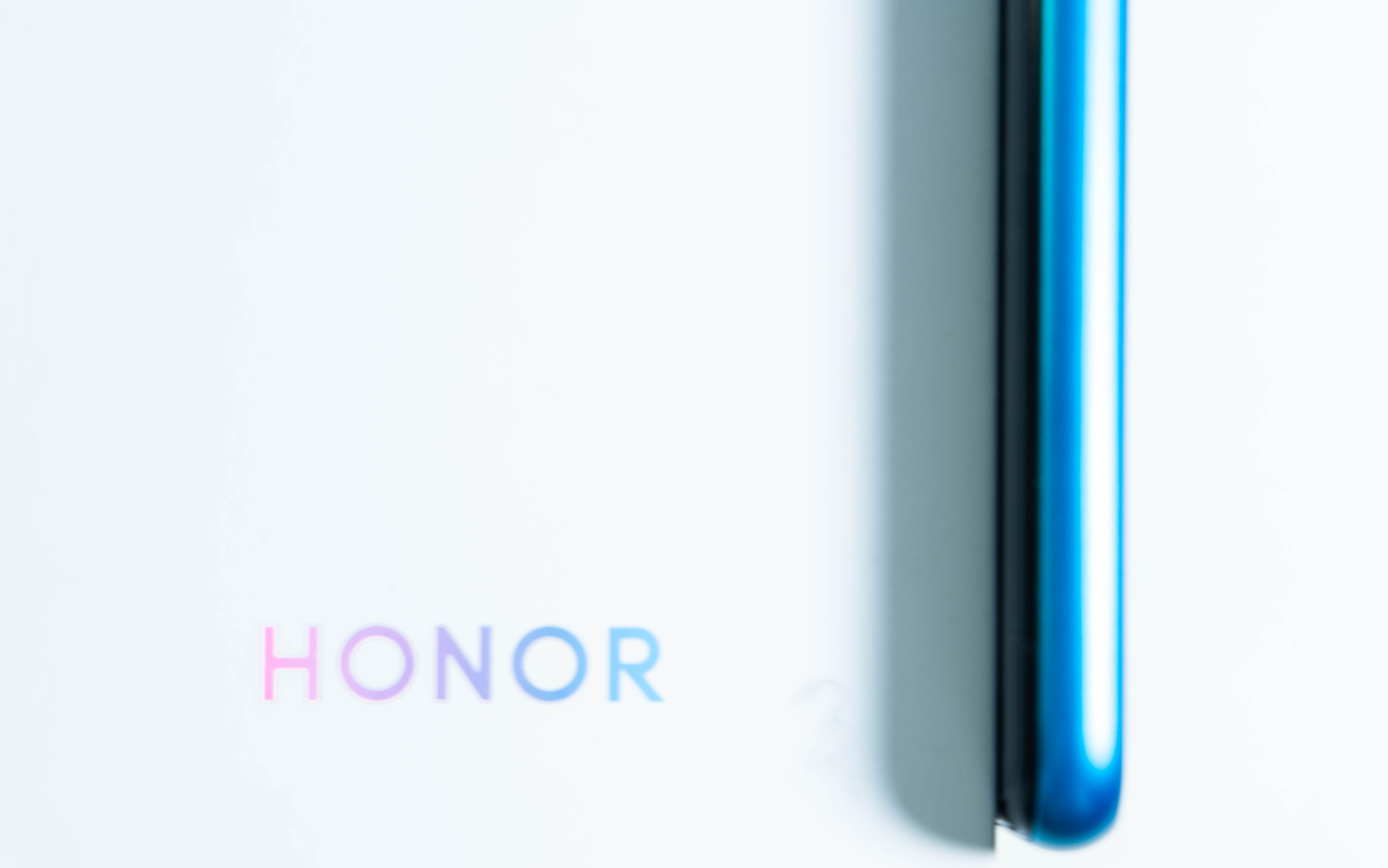 honor9a是什么手机（荣耀9A首发开箱 |堪比充电宝的5000毫安的续航怪兽！）-第5张图片-拓城游