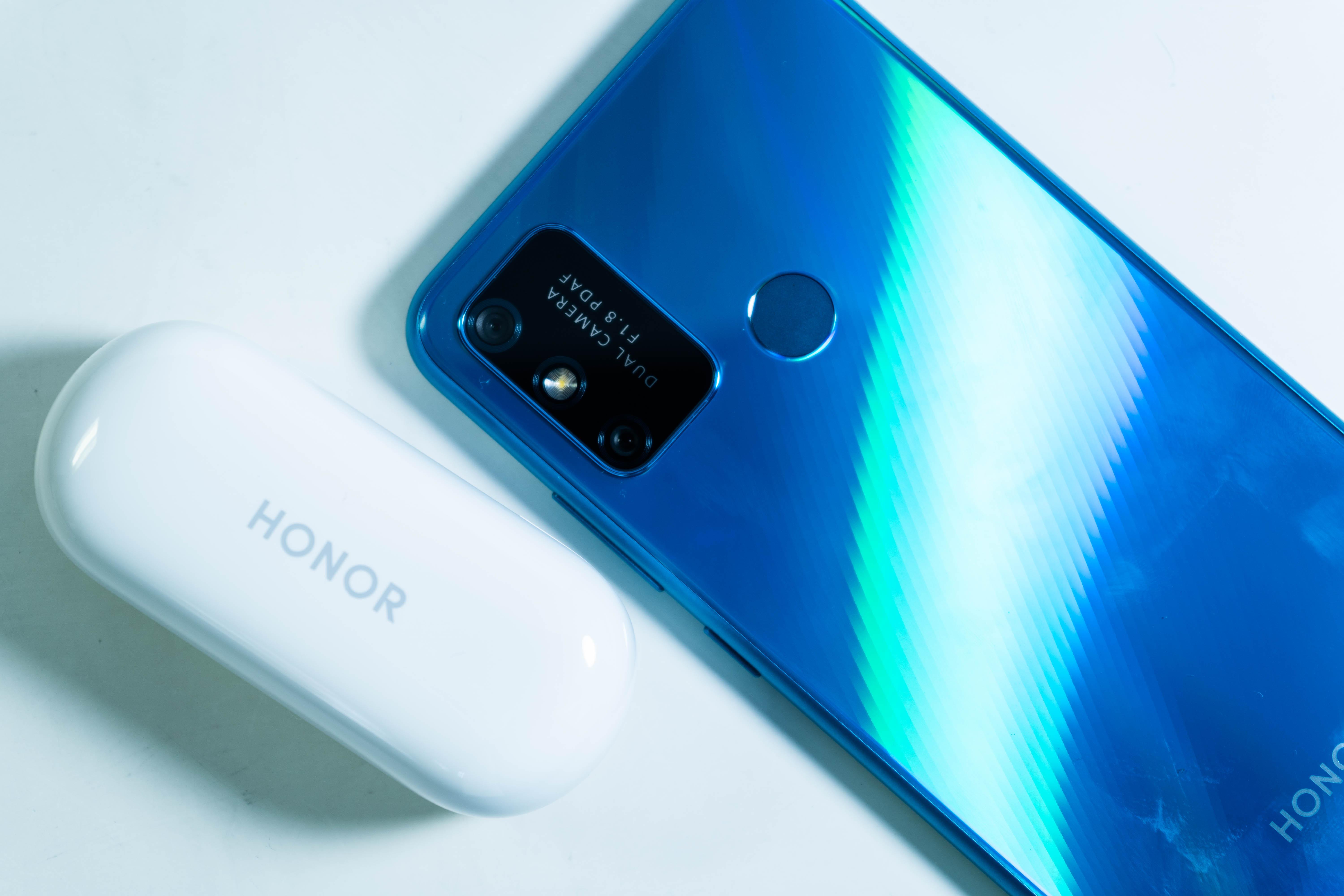 honor9a是什么手机（荣耀9A首发开箱 |堪比充电宝的5000毫安的续航怪兽！）-第13张图片-拓城游