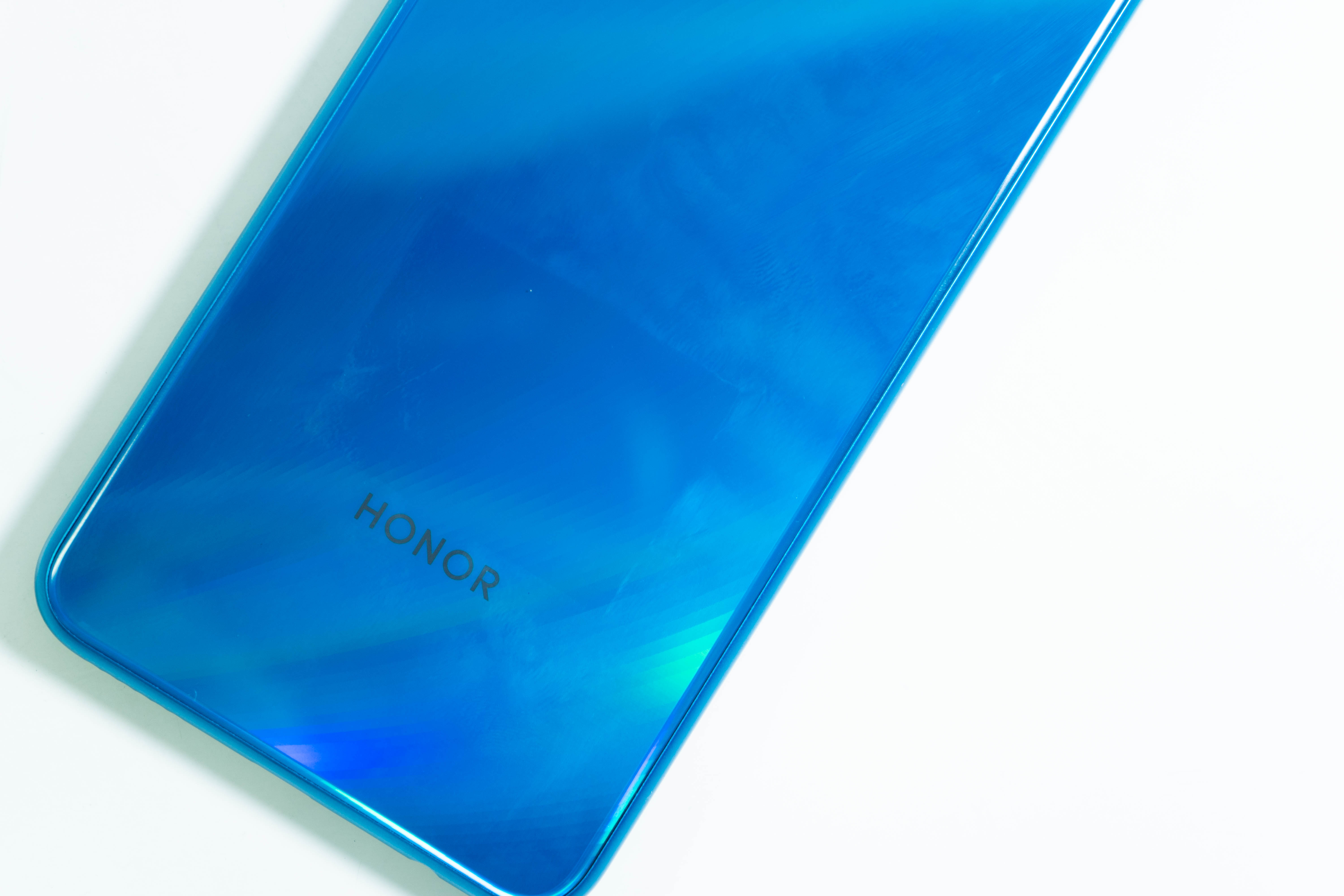 honor9a是什么手机（荣耀9A首发开箱 |堪比充电宝的5000毫安的续航怪兽！）-第7张图片-拓城游